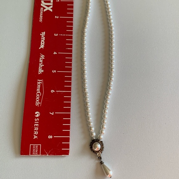 Elegant Vintage Pearl Necklace with Pendant - Picture 3 of 3